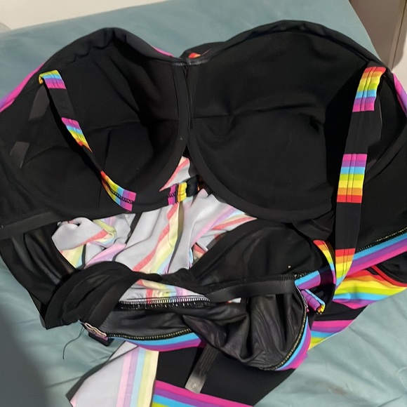 Swim top rainbow - Picture 3 of 3